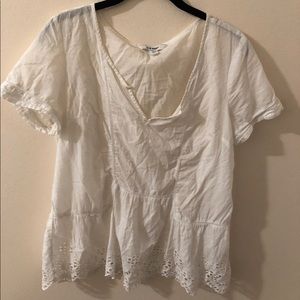 OLD NAVY WHITE T-SHIRT